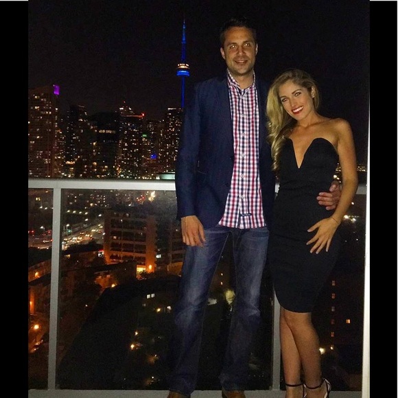 Plunging deep v sexy LBD - Picture 8 of 8